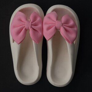 Women's Bow Pillow Flip Flops Sliders Slides Size 40-41 (US 9/10)